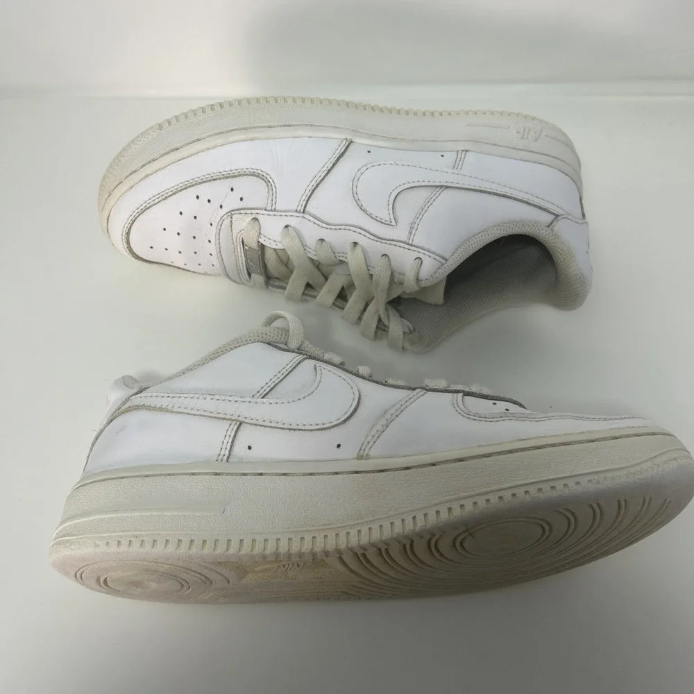 Nike Air Force 1 '07' Low‎ Top Sneakers Youth Size 5.5 – White Leather Retro